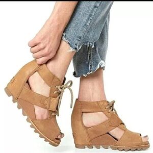 Sorel Joanie II Lace Wedge Sandal Size 7.5 Camel Taupe Leather Open Toe Lace-Up